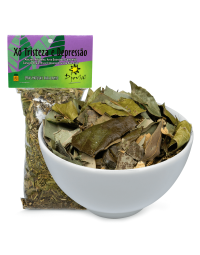 Banho de Ervas Xô Tristeza e Depressão da marca Djovia, pacote fechado e vasilha branca funda. À venda para todo o Brasil na Natureza Divina.