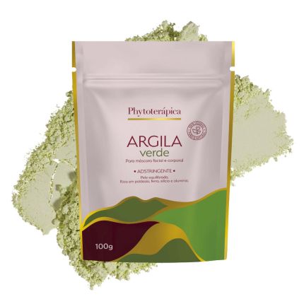 Embalagem de 100g da Argila Verde Adstringente da Phytoterápica, sobre um fundo branco com uma porção da argila em pó ao redor. A embalagem destaca sua propriedade purificante e adstringente, ideal para controlar a oleosidade, rica em silício, zinco e alu