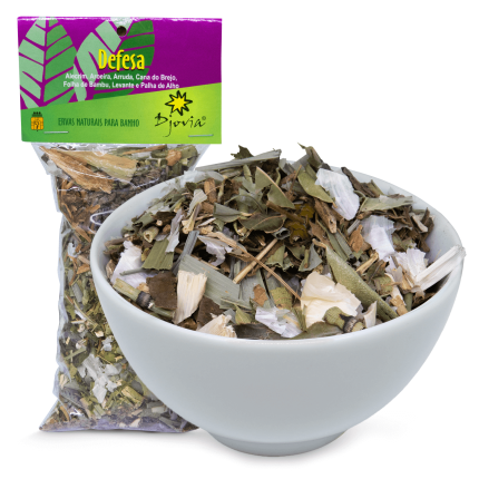 Banho de Ervas Defesa da marca Djovia, pacote fechado e vasilha branca funda. À venda para todo o Brasil na Natureza Divina.