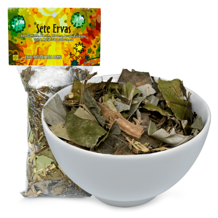 Banho de Ervas Sete Ervas da marca Djovia, pacote fechado e vasilha branca funda. À venda para todo o Brasil na Natureza Divina.