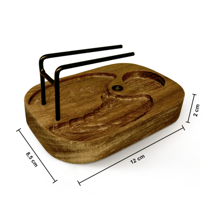 Defumador e Incensário de Palo Santo em tamanho médio da marca Fadinha Verde. 8,5 cm de largura, 12 cm de comprimento e 2 cm de altura.