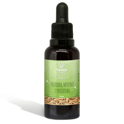 Tintura de Valeriana, Mulungu e Passiflora da marca Natureza Divina. Frasco de 50 ml visto de frente.